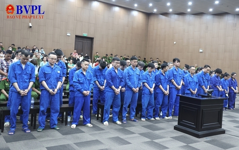 "Ông trùm tập đoàn” đòi nợ bằng ảnh ghép khỏa thân cùng 44 đồng phạm lĩnh án