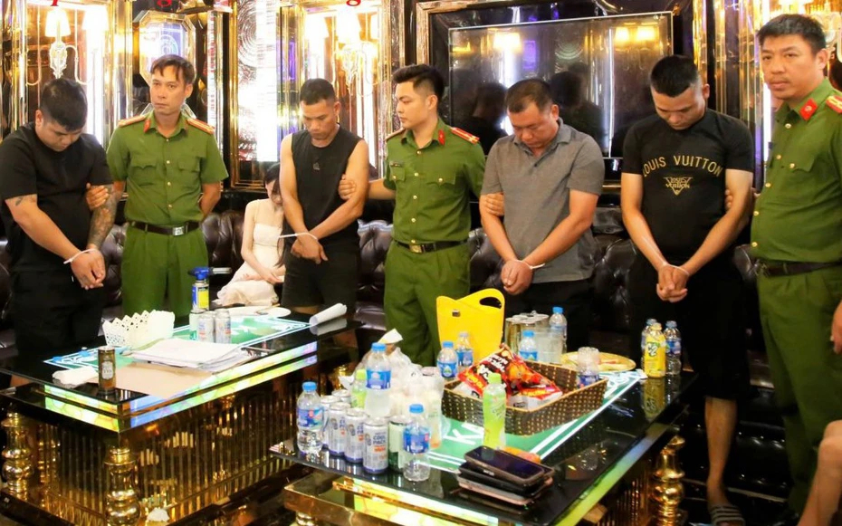 Tụ điểm ma túy trong quán karaoke hạng sang, 20 đối tượng bị khởi tố