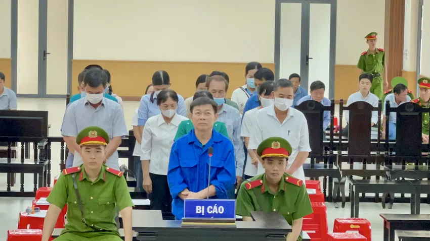 Vụ lừa đảo ngân hàng hơn 600 tỉ đồng: VKS đề nghị án chung thân với bị cáo đang trốn ở nước ngoài